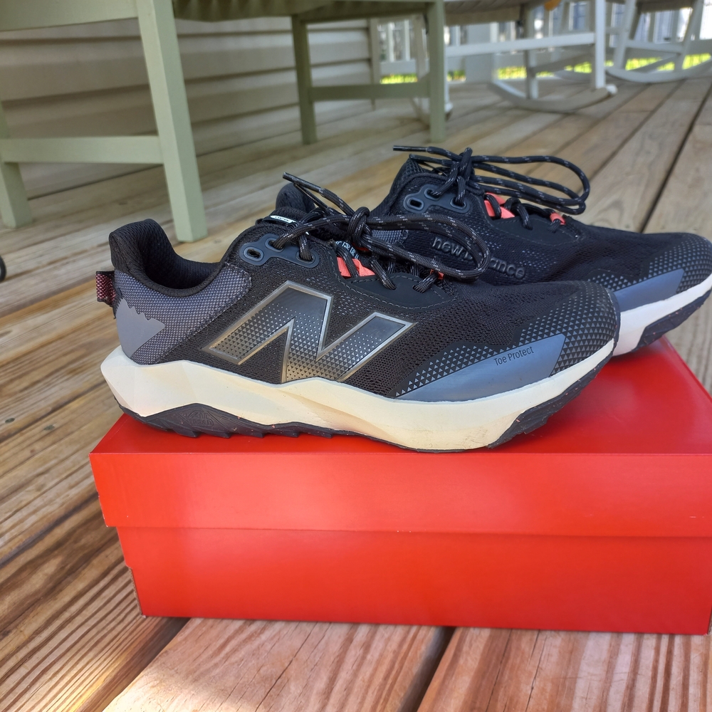 Womens New Balance Trail Running Sneaker Womens US 9 Wide Like New In Box